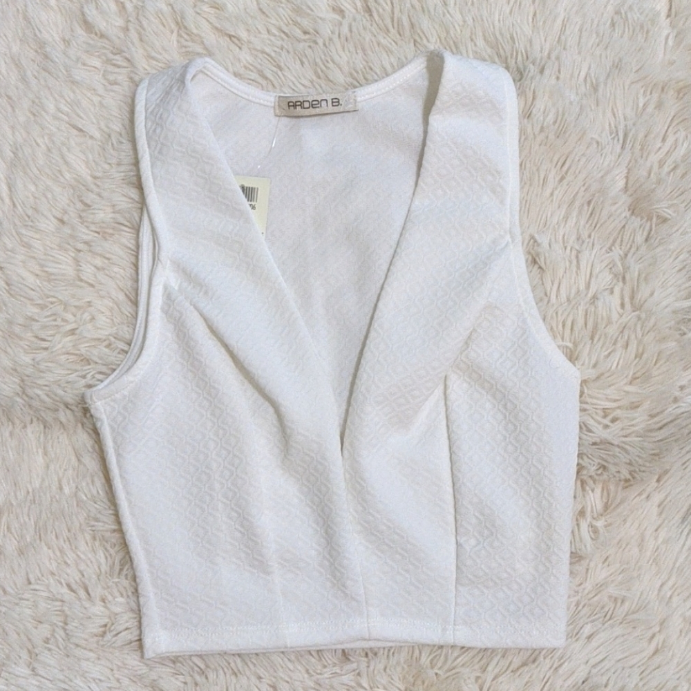NWT Arden B crop top